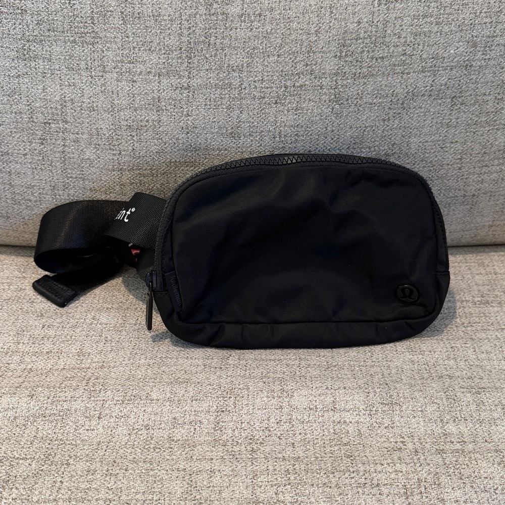 Lululemon athletica Black Belt Bag *Company name* Gently used